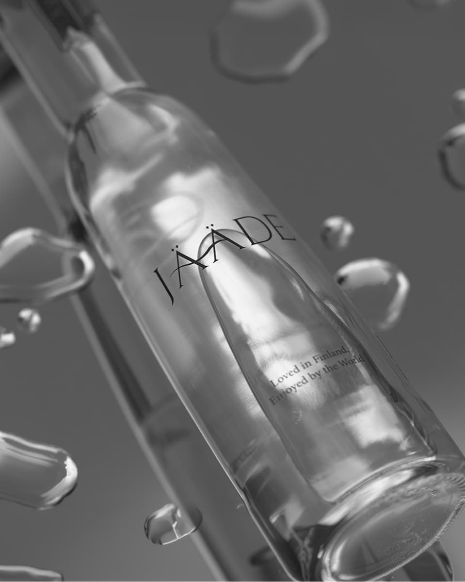 JÄÄDE bottle resting among water droplets