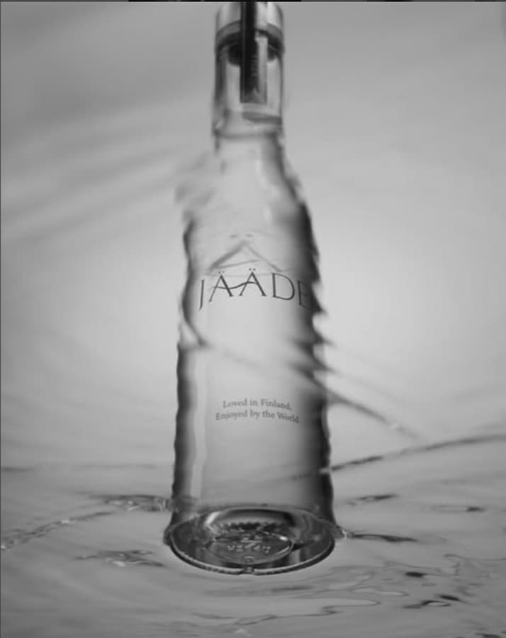 JÄÄDE bottle standing in still water